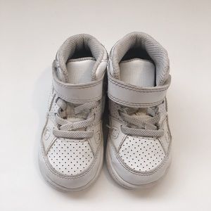 🌞Kids 5C all white Nike Velcro Tennis Shoes
